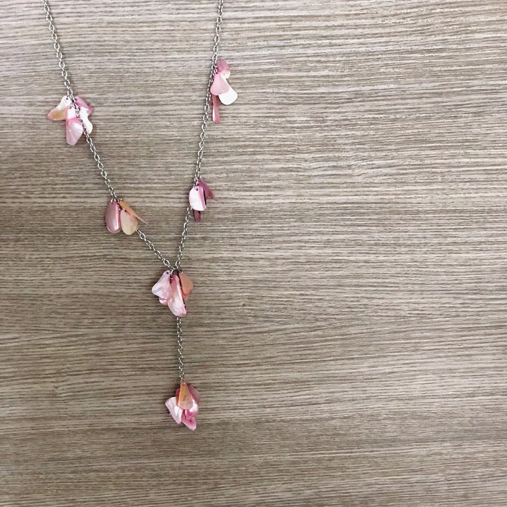 Metallic pink sea shell pendant necklace
